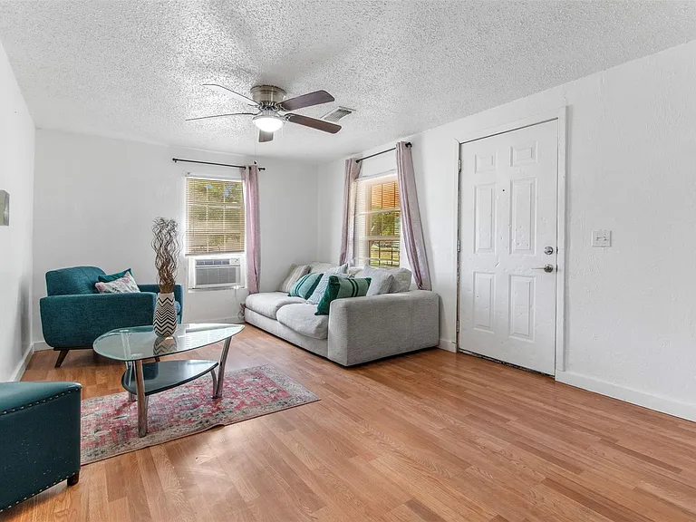 114 Melton St — Photo 4