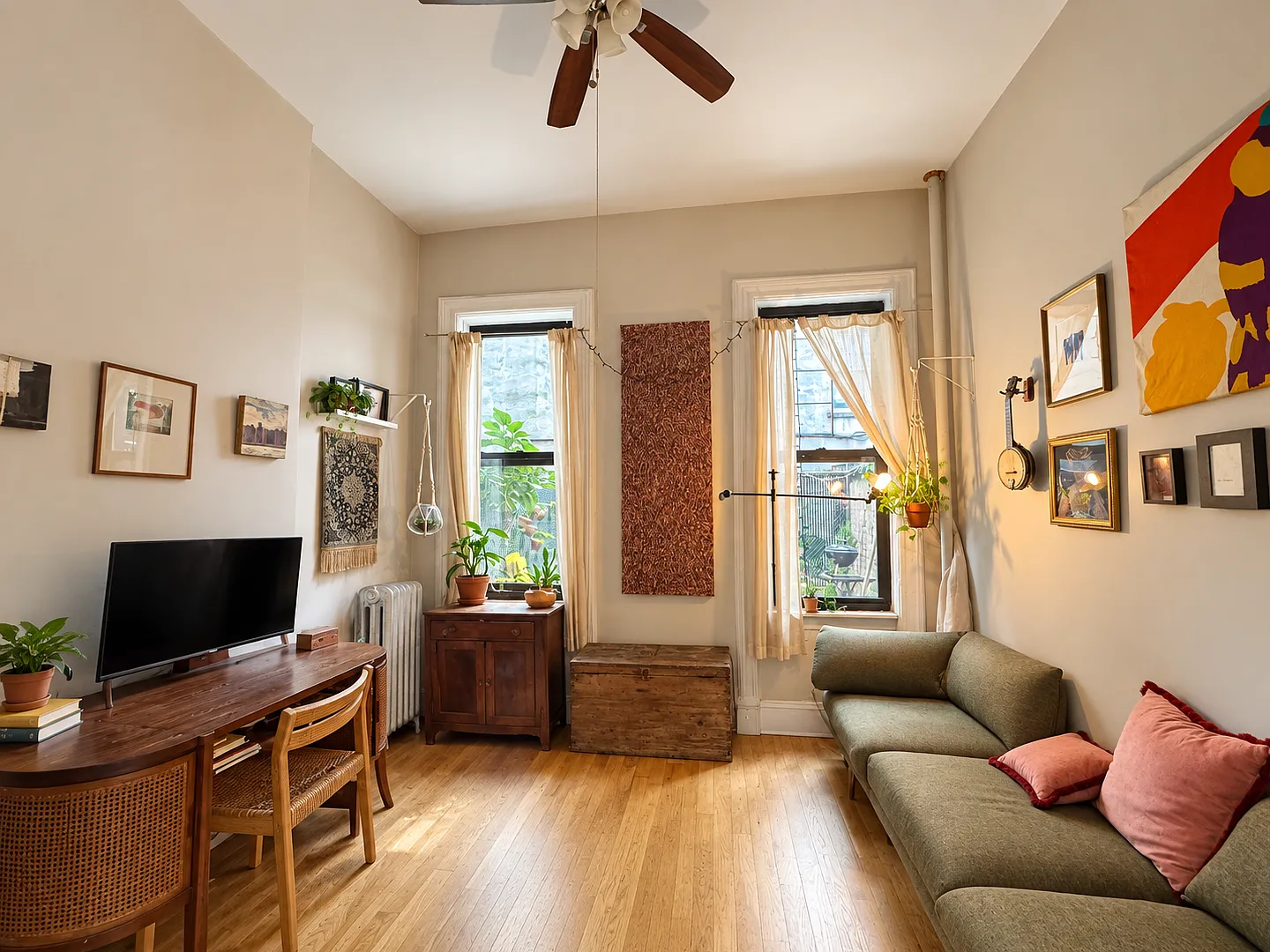 555 Gates Avenue — Photo 2