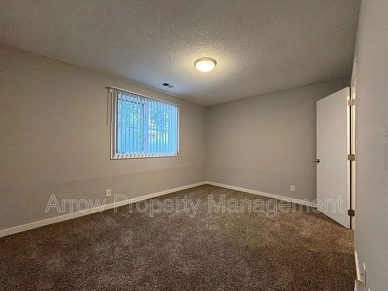 520 N 4th St #8 — Photo 8