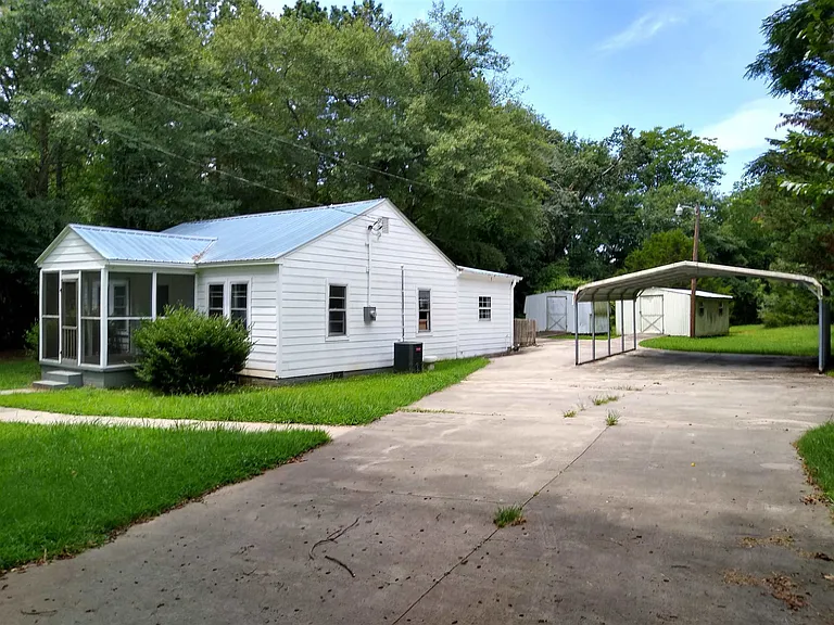 113 Maple St — Photo 1