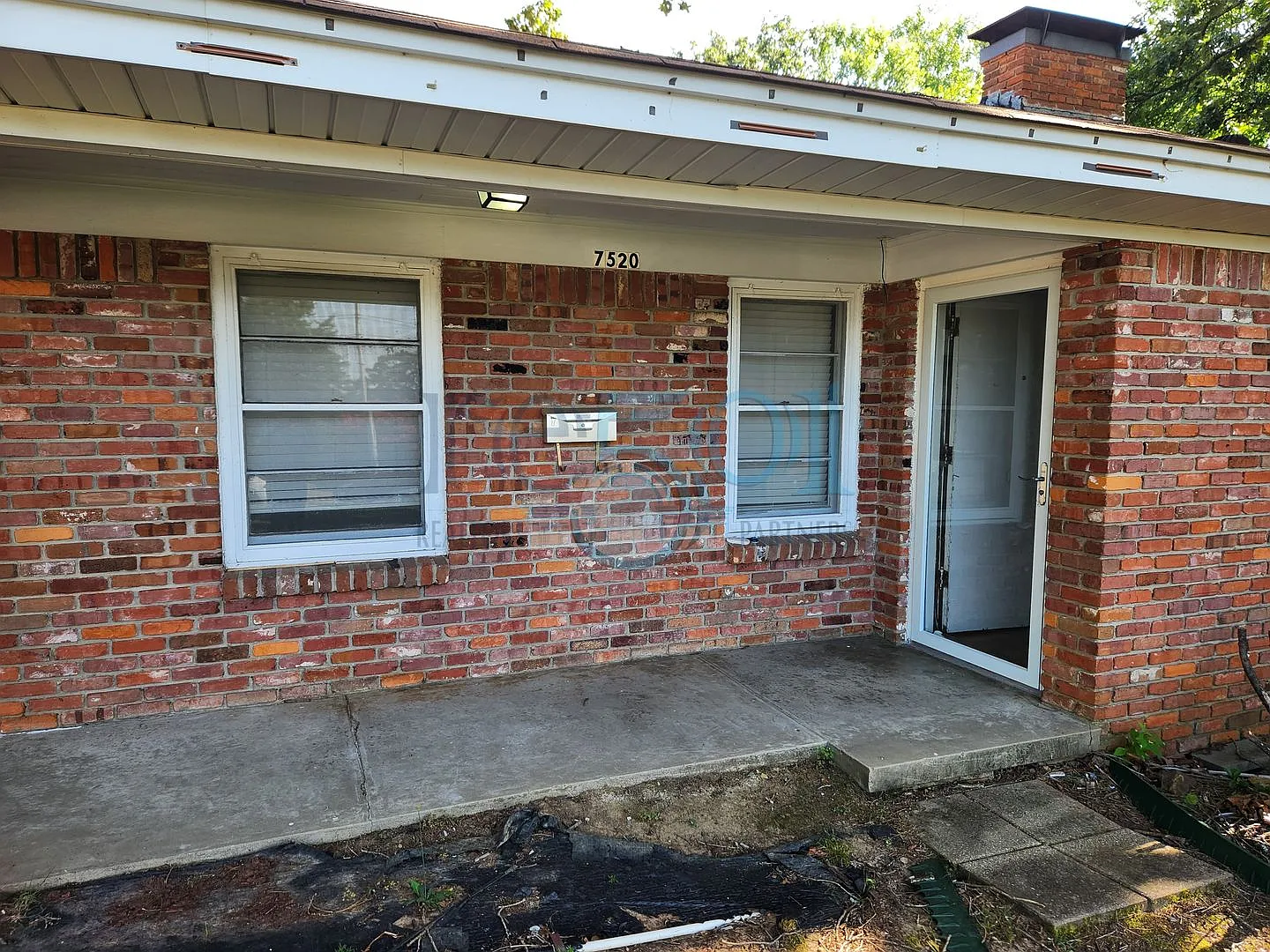 Compeltely Remodeled 3 Bedroom 3 Bathroom — Photo 2
