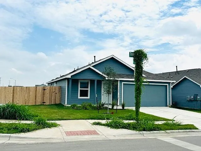 4 bed, 2.0 bath, 1707 sqft, $2,199 — Photo 4