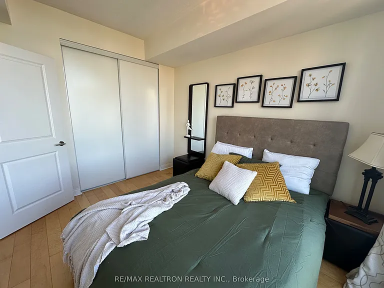 18 Yorkville Ave #1601 — Photo 23
