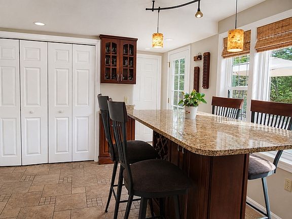 5th image of 60 Juniper Ln