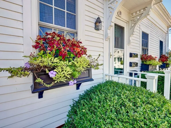 10 Law St #B, Provincetown, MA 02657