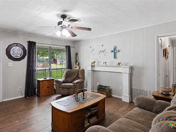 4th image of 701 Morninglory Ln