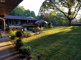 9049 N McKinley Rd, Flushing, MI 48433