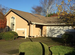 2901 Metolius Dr, Eugene, OR 97408
