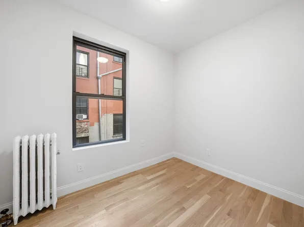 48 Pinehurst Avenue image 7 of 12