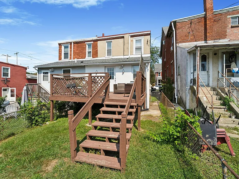 222 N New St — Photo 25