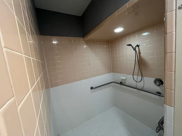 724 S Broad St — Photo 15