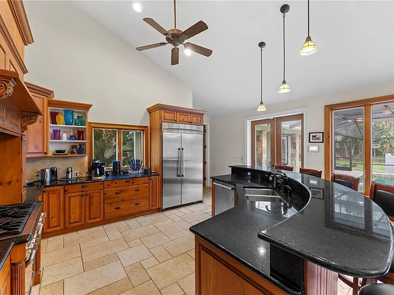 840 Jung Blvd W — Photo 16