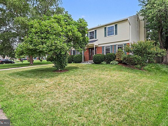 2nd image of 726 Gentle Breeze Ct