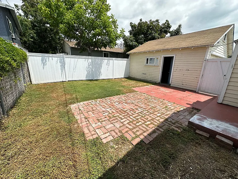 535 N Olive St — Photo 32