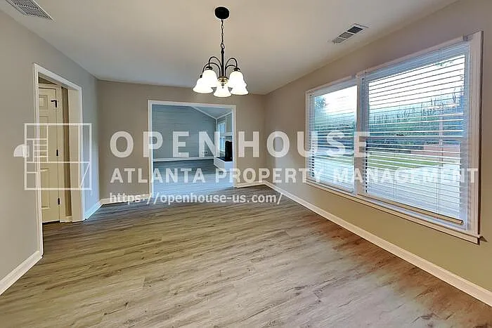 1100 Lake Dr — Photo 9