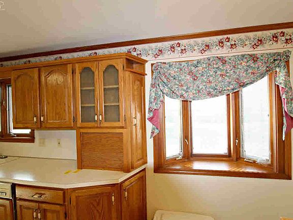 3rd image of 5166 Greenleaf Dr