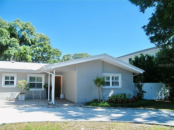 3rd image of 1060 Jesse Ave