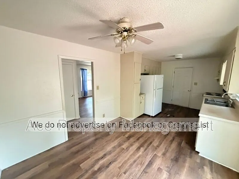3 bed, 1.5 bath, 1092 sqft, $1,435 — Photo 3