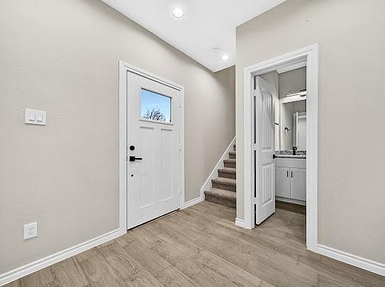 4th image of 7414 Mount St