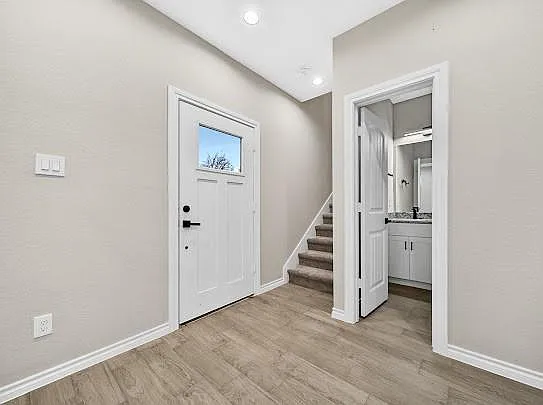 7414 Mount St — Photo 4