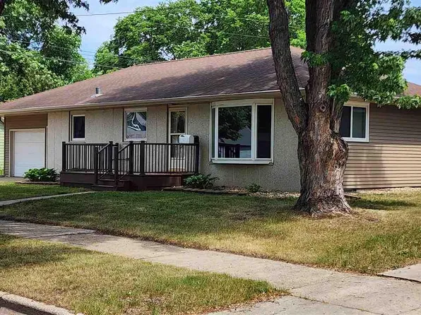 819 9th St N, New Ulm, MN 56073