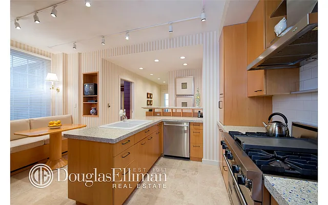 Sold by Douglas Elliman | media 29