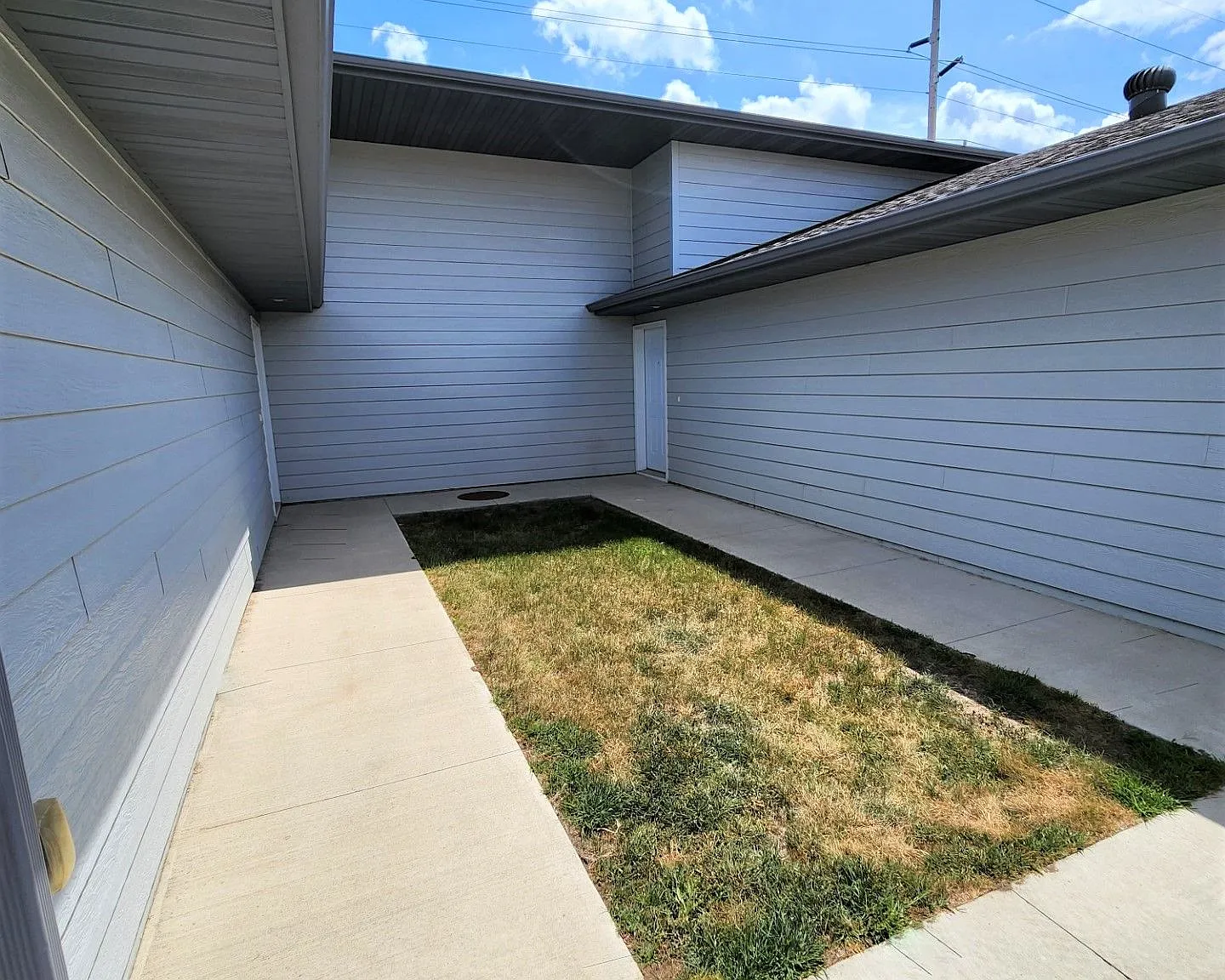 Scout Drive Town Homes — Photo 2