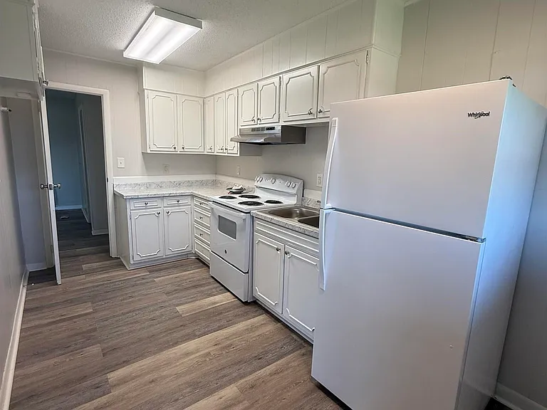 206 Cloverleaf Dr #8 — Photo 7