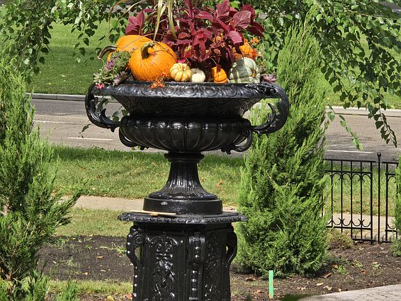 2nd image of 1826 Summit Ave #1