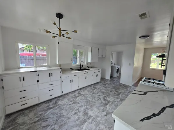 592 South Avenue, Santa Rosa, CA 95407