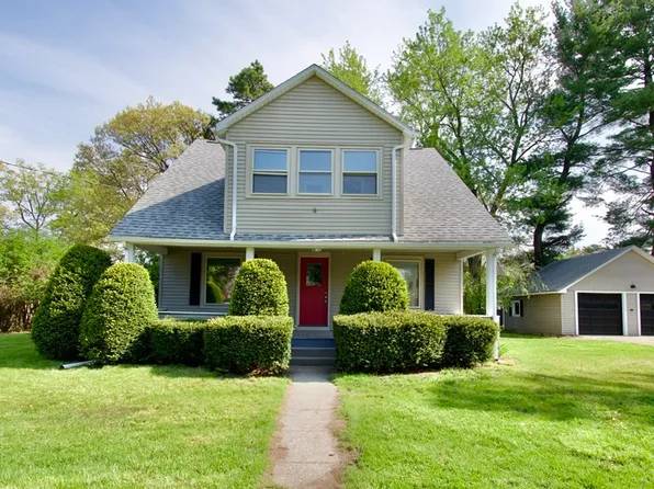 10 Grove Ave, Westfield, MA 01085