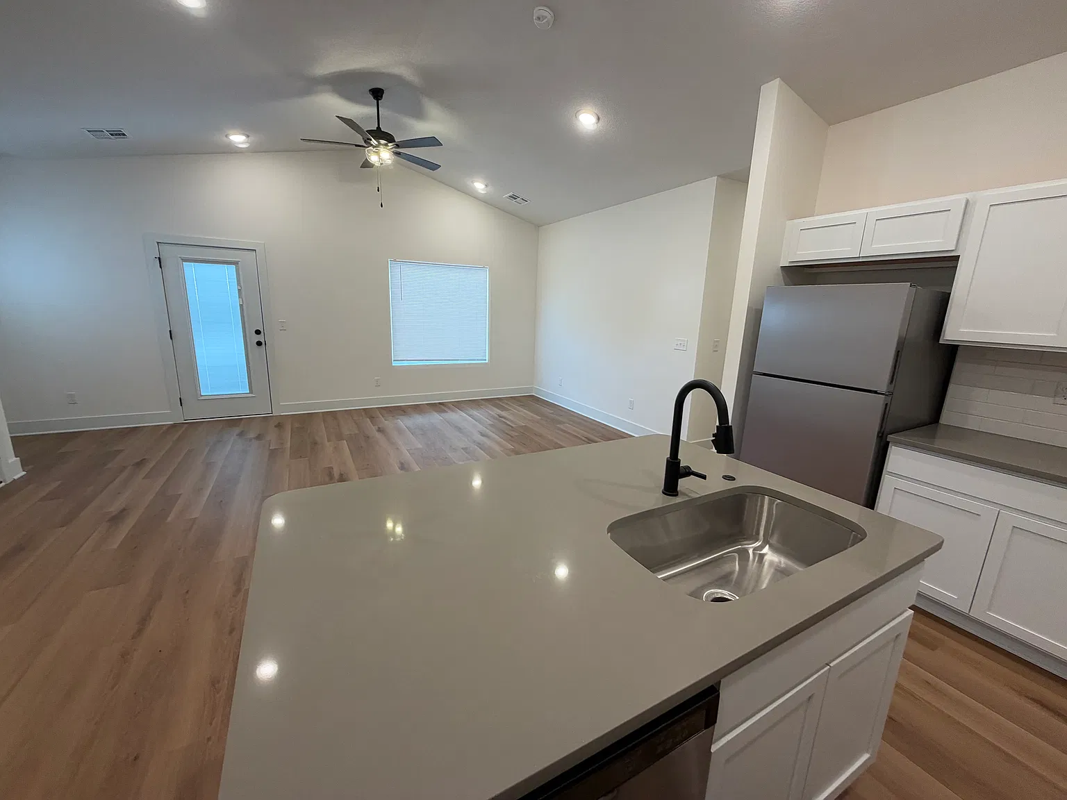 3 bed, 1250 sqft, $1,525 — Photo 4