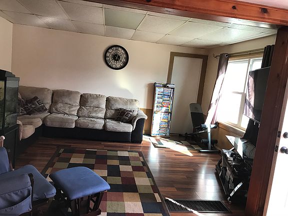 3rd image of 52 Oak St