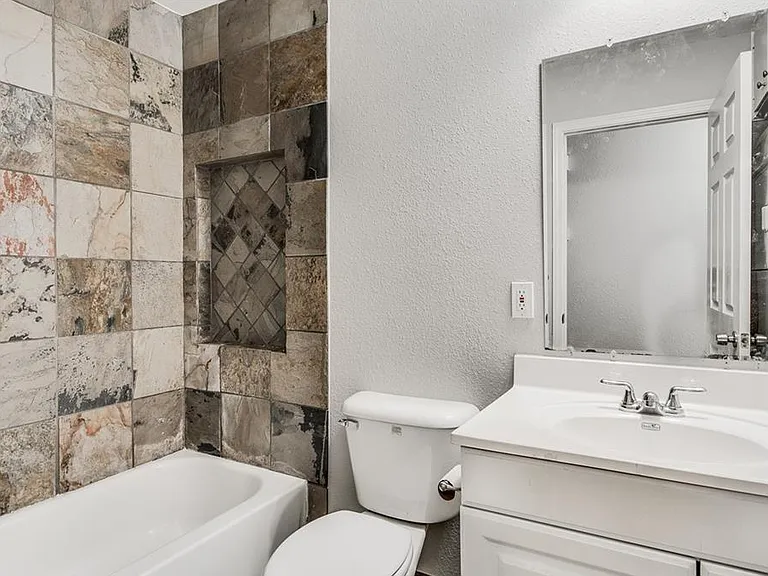 5107 Leralynn St #301 — Photo 16