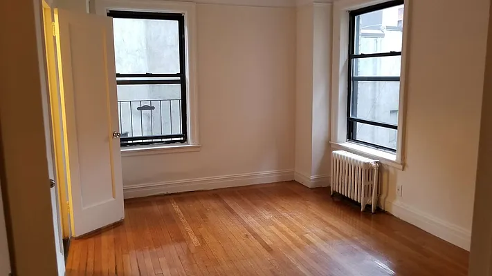 Rented by Realty Queens LLC | media 4