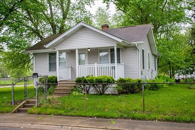 1st image of 217 S Oakley Ave
