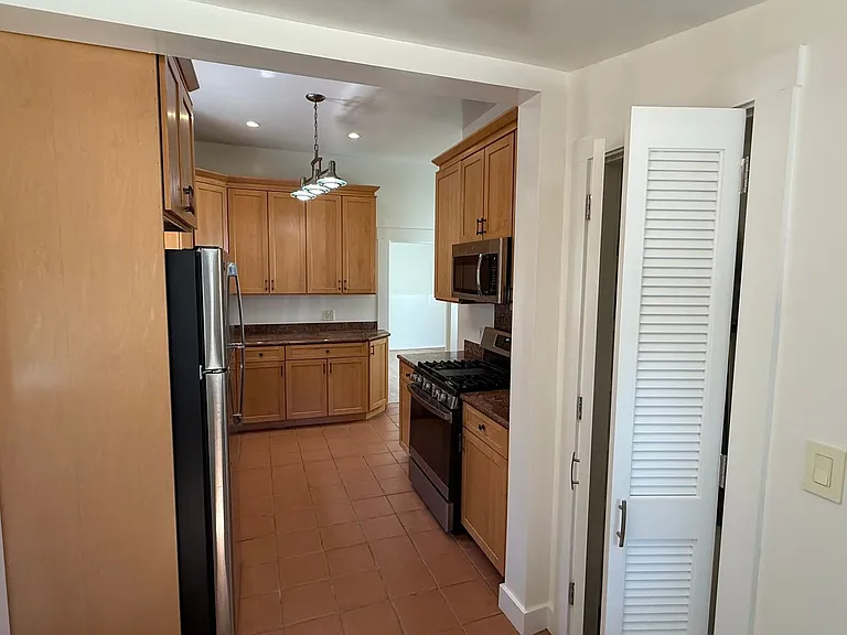 875 Huron Ave — Photo 18