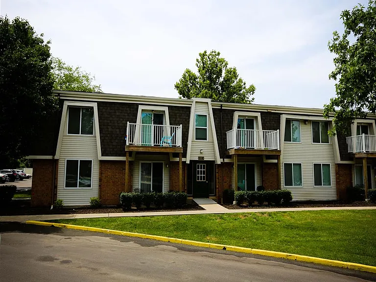 Casalon Parkway Apartments — Photo 8