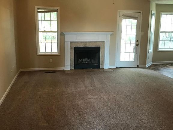 2nd image of 304 Chalet Cir