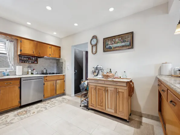 13-62 145th Place image 9 of 32