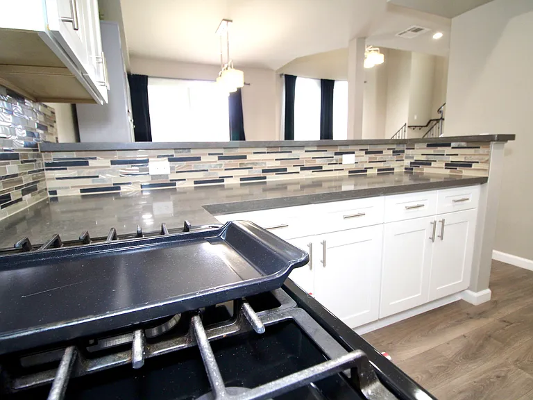 819 Estancia Ct — Photo 21