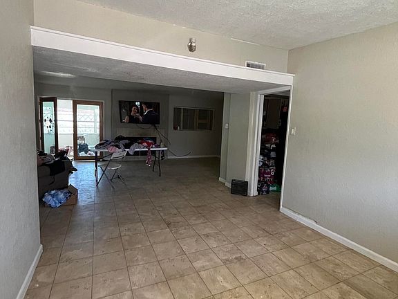 5th image of 348 Bird Ave