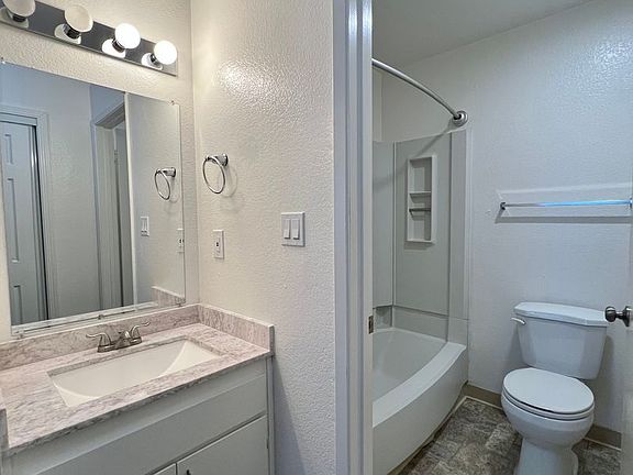 2nd image of 3270 Del Monte Blvd APT 6