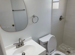 2760 W 61st Pl APT 202, Hialeah, FL 33016