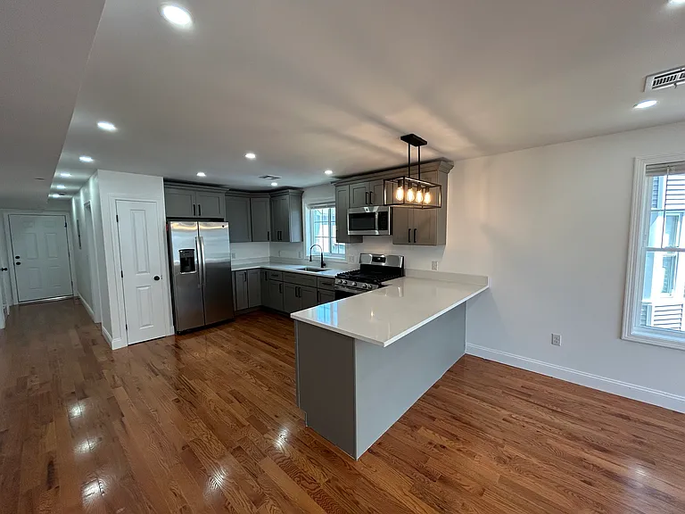 143 W Clifford St #1 — Photo 6