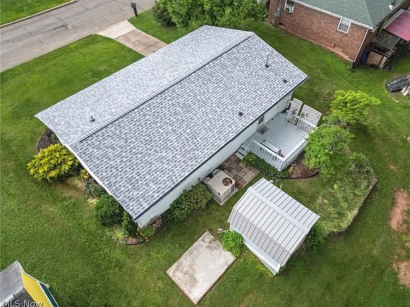 3rd image of 121 Sunset Ln