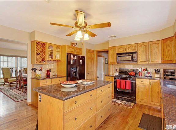 5th image of 25 Seabreeze Ln