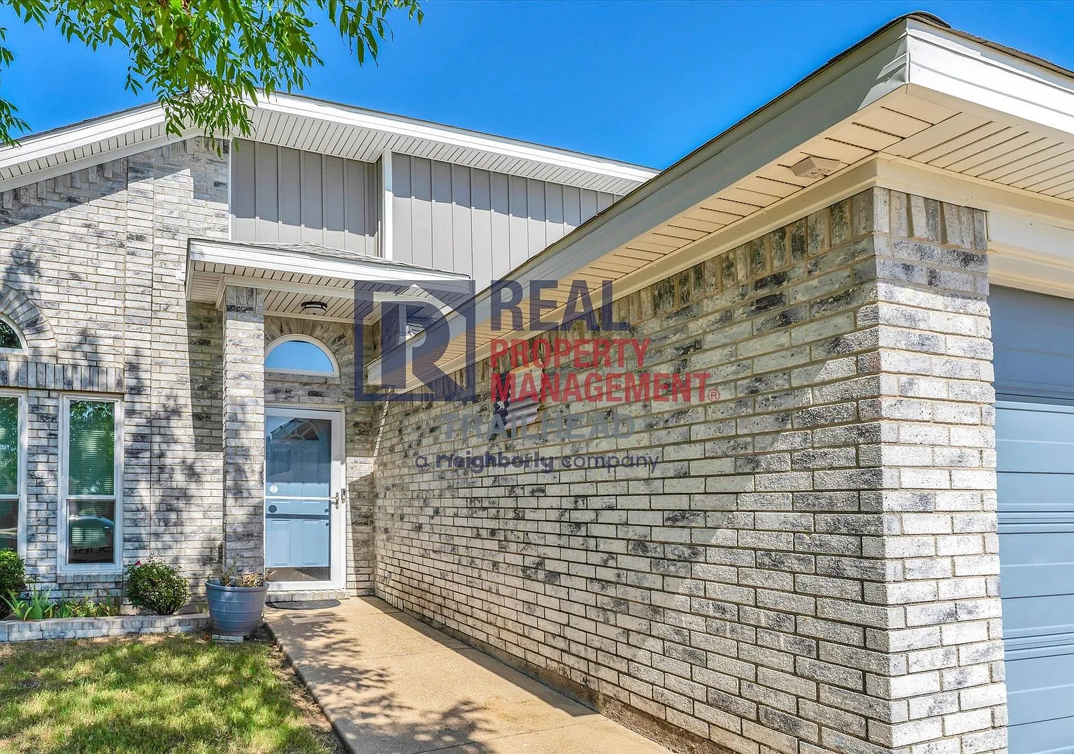 Updated 4-Bedroom Home in Chapel Creek Ranch — Photo 4
