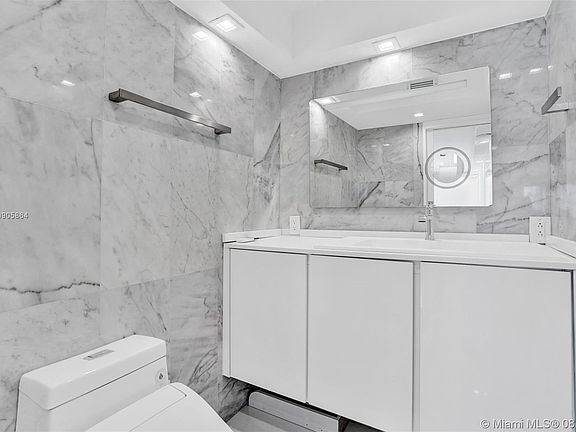 5th image of 2625 Collins Ave #150