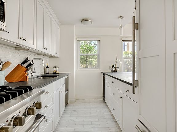 3rd image of 27 E 65th St APT 15A